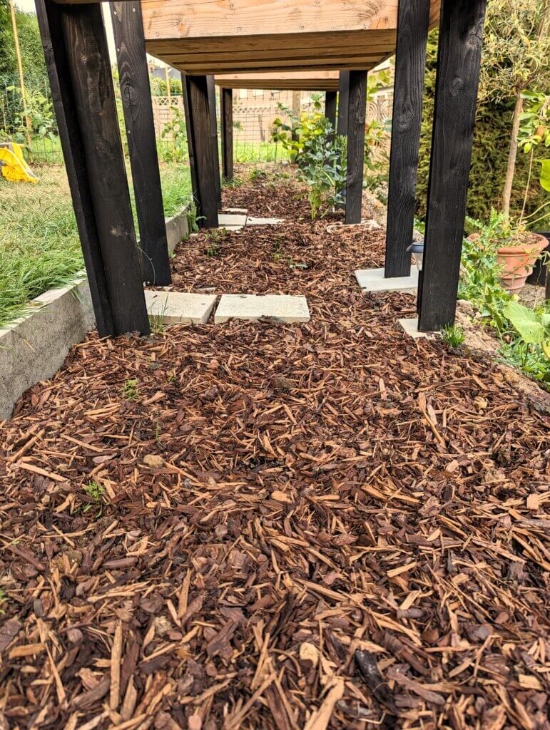 A thick layer of wood chips is an excellent form of mulching